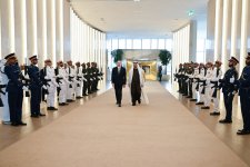 President Ilham Aliyev arrives in UAE for working visit (PHOTO)