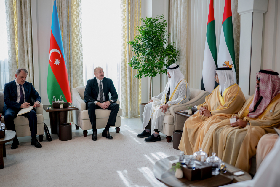 President Ilham Aliyev meets with President of United Arab Emirates in Abu Dhabi (PHOTO/VIDEO)