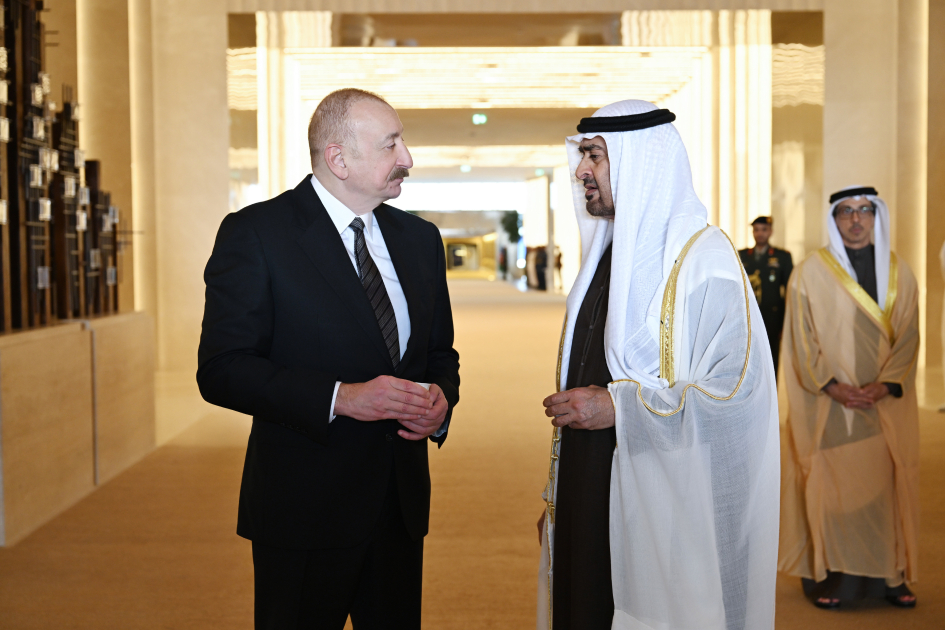President Ilham Aliyev arrives in UAE for working visit (PHOTO)