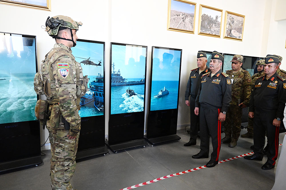 Azerbaijan and UAE discuss prospects for military cooperation development (PHOTO)