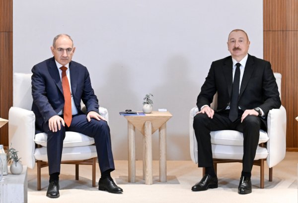 President of Azerbaijan Ilham Aliyev meets with Prime Minister of Armenia in Abu Dhabi (PHOTO/VIDEO)