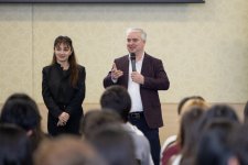 Nearly 1,000 participants receive training on “Sustainable Urban Development and Behaviors” under WUF13 volunteer program (PHOTO)