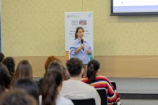 Nearly 1,000 participants receive training on “Sustainable Urban Development and Behaviors” under WUF13 volunteer program (PHOTO)