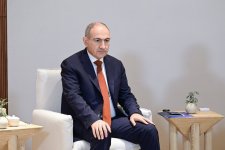 President Ilham Aliyev holds expanded meeting with Armenian Prime Minister in Abu Dhabi (PHOTO/VIDEO)