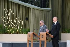 President Ilham Aliyev presented with Zayed Award for Human Fraternity in Abu Dhabi (PHOTO)