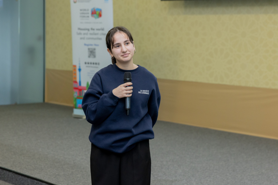 Nearly 1,000 participants receive training on “Sustainable Urban Development and Behaviors” under WUF13 volunteer program (PHOTO)