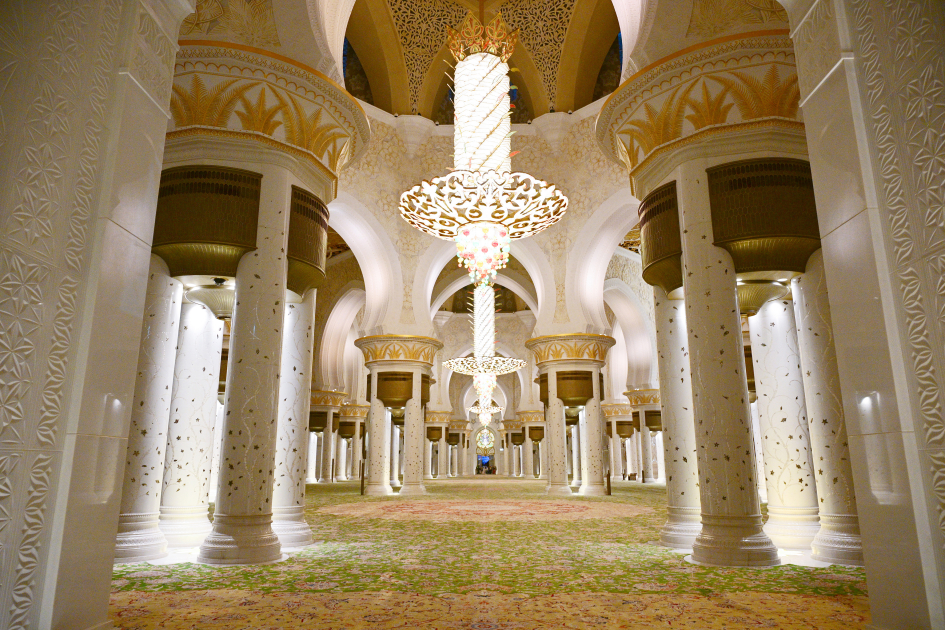 Heydar Aliyev Foundation VP Leyla Aliyeva visits Sheikh Zayed Grand Mosque in Abu Dhabi (PHOTO)