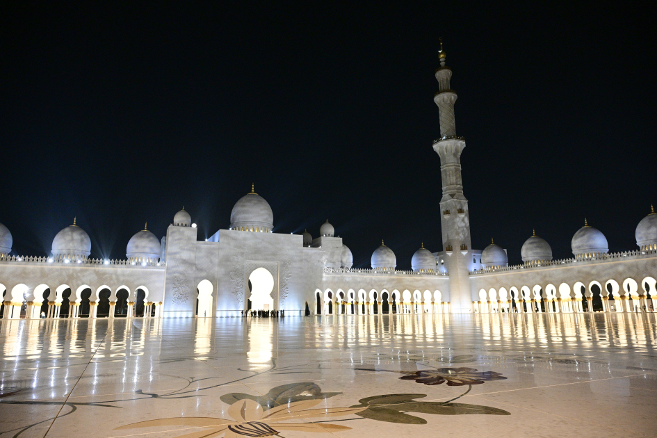Heydar Aliyev Foundation VP Leyla Aliyeva visits Sheikh Zayed Grand Mosque in Abu Dhabi (PHOTO)