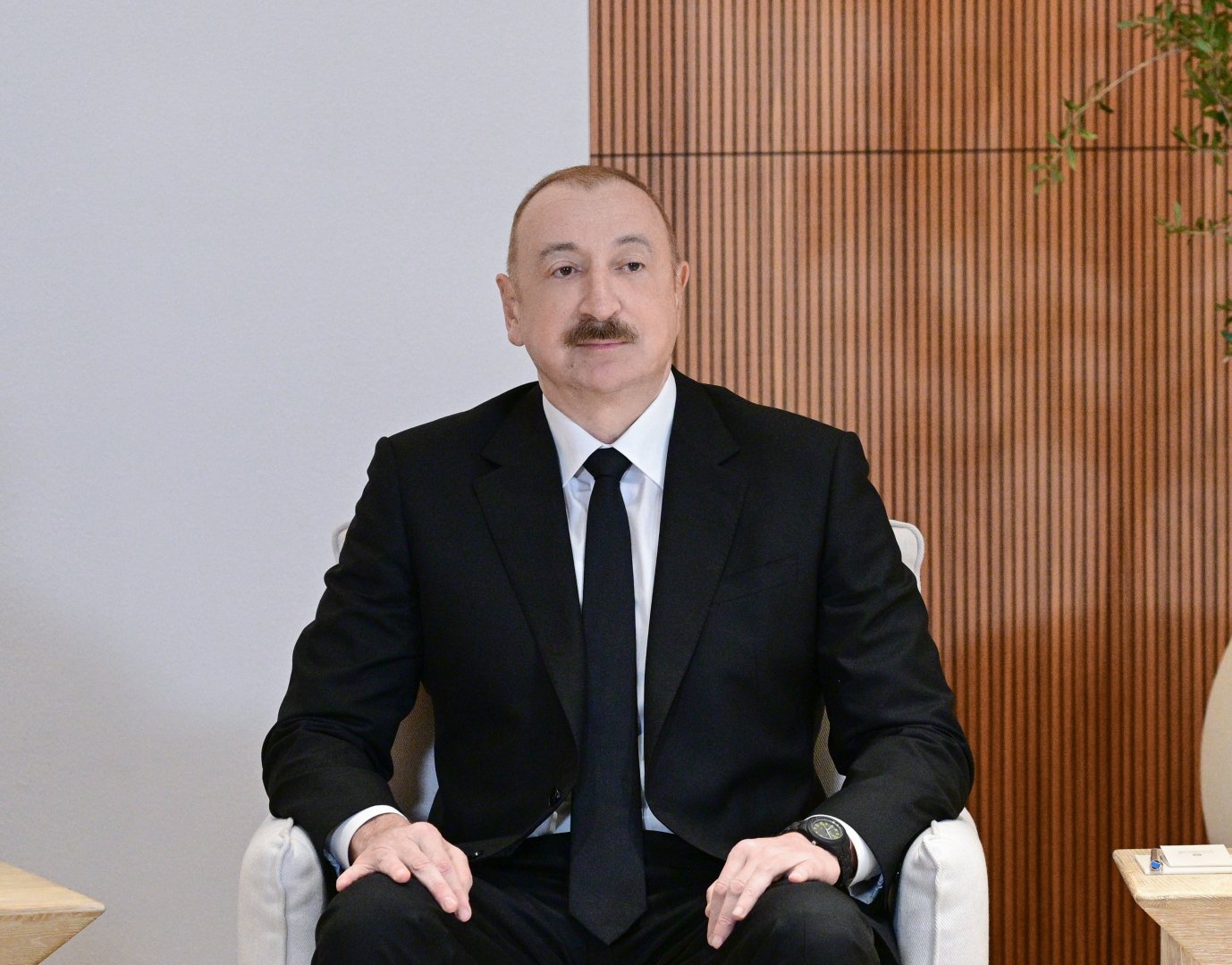 President Ilham Aliyev holds expanded meeting with Armenian Prime Minister in Abu Dhabi (PHOTO/VIDEO)