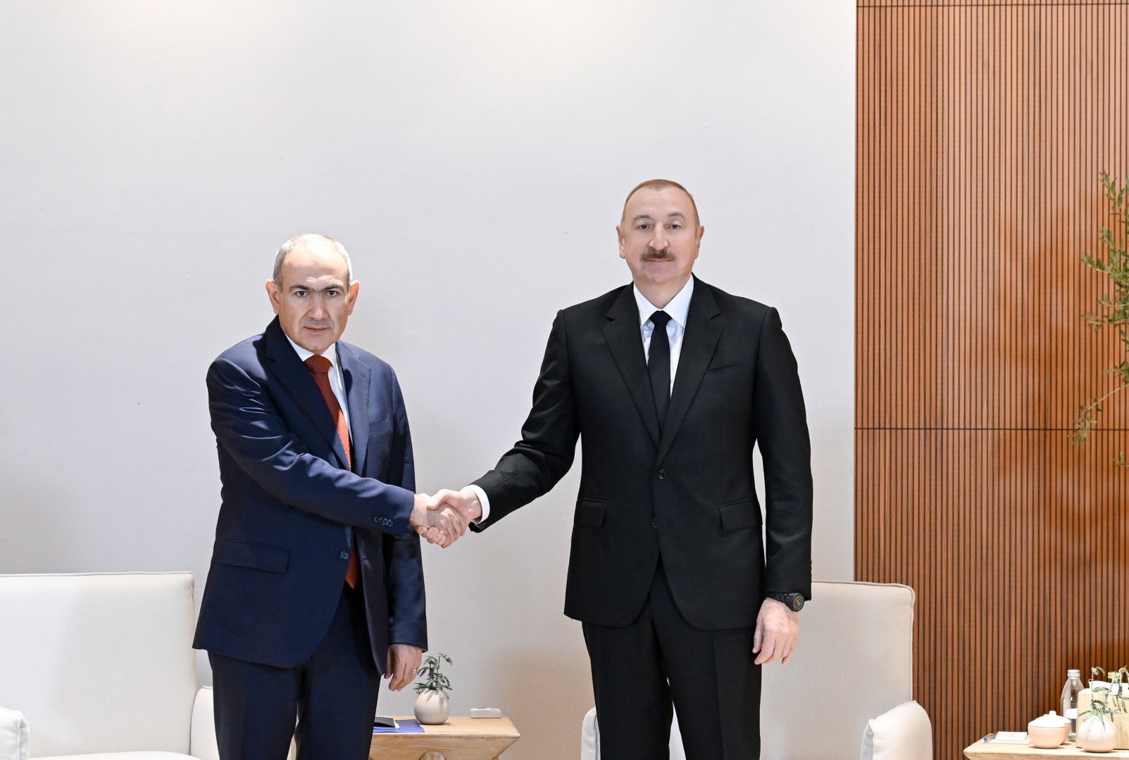 President Ilham Aliyev holds expanded meeting with Armenian Prime Minister in Abu Dhabi (PHOTO/VIDEO)