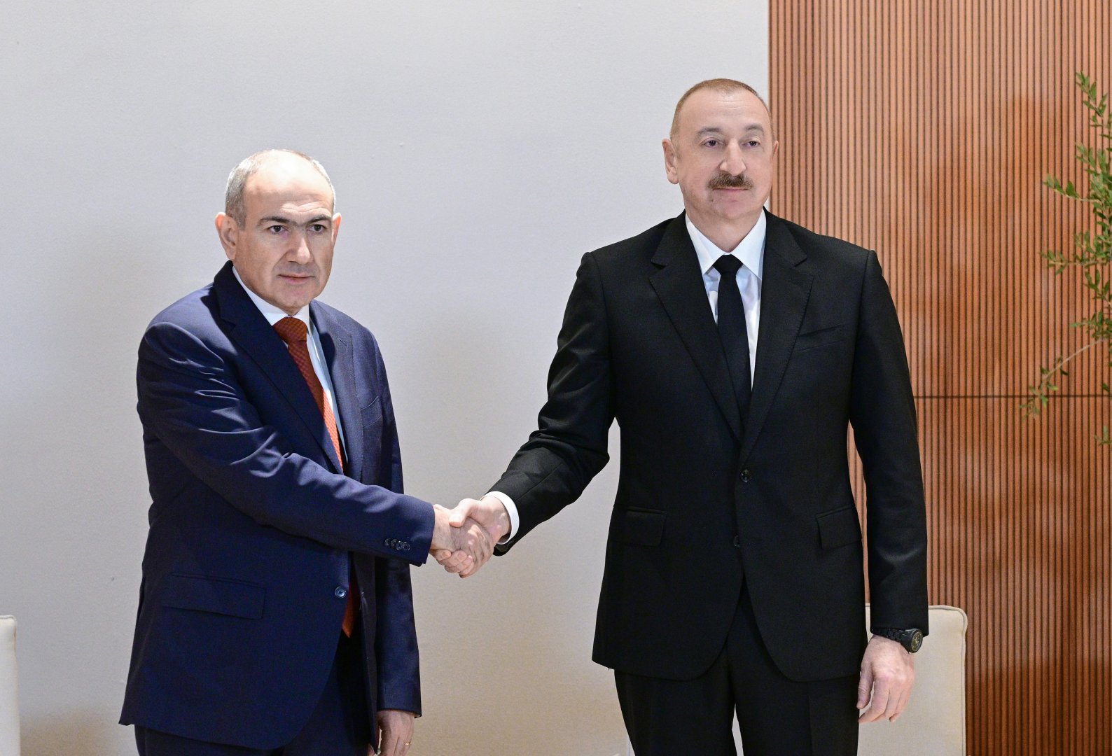 President Ilham Aliyev holds expanded meeting with Armenian Prime Minister in Abu Dhabi (PHOTO/VIDEO)