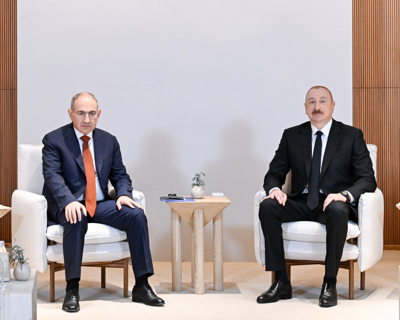 President Ilham Aliyev holds expanded meeting with Armenian Prime Minister in Abu Dhabi (PHOTO/VIDEO)