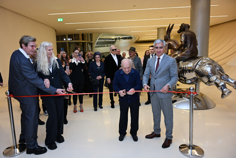 Heydar Aliyev Center hosts 'Superheroes of Wildlife' exhibition (PHOTO/VIDEO)