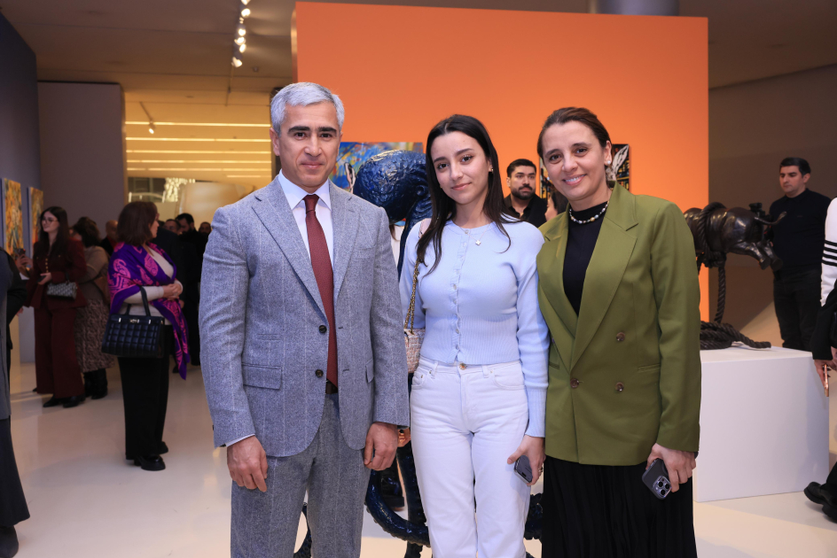 Heydar Aliyev Center hosts 'Superheroes of Wildlife' exhibition (PHOTO/VIDEO)