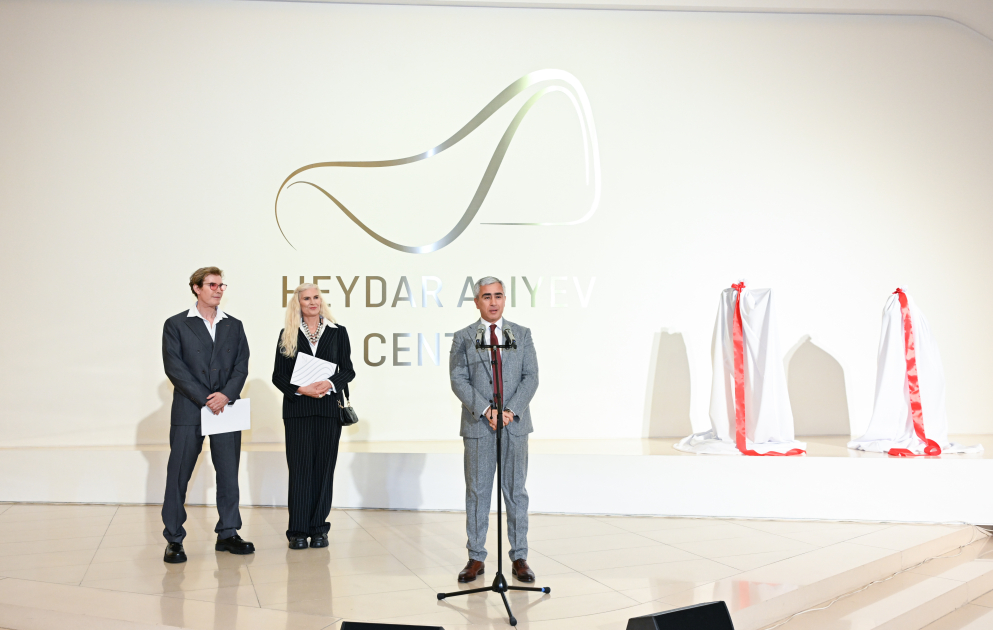 Heydar Aliyev Center hosts 'Superheroes of Wildlife' exhibition (PHOTO/VIDEO)