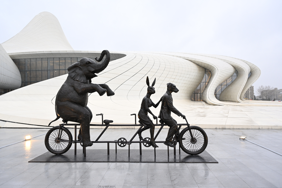 Heydar Aliyev Center hosts 'Superheroes of Wildlife' exhibition (PHOTO/VIDEO)