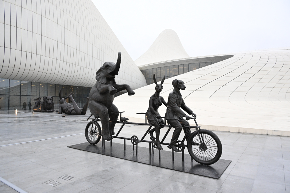 Heydar Aliyev Center hosts 'Superheroes of Wildlife' exhibition (PHOTO/VIDEO)