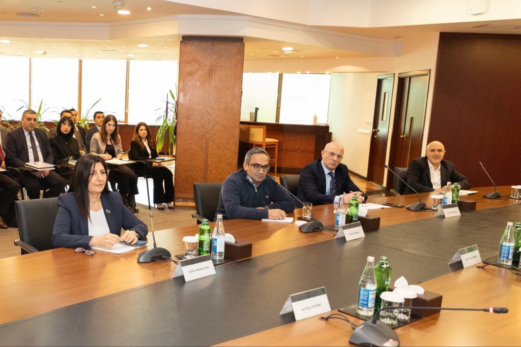 Azerbaijani Central Bank hosts debates on macroeconomic processes with experts (PHOTO)