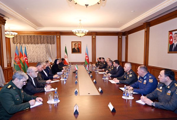 Azerbaijan's minister moots military co-op prospects with his Iranian counterpart (PHOTO)