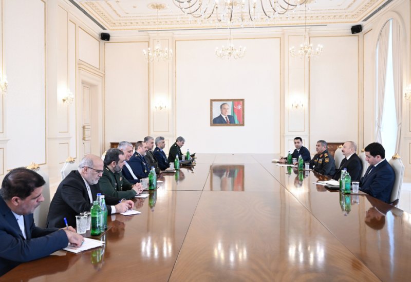 President Ilham Aliyev receives Iranian delegation led by Minister of Defence and Armed Forces Logistics (PHOTO)