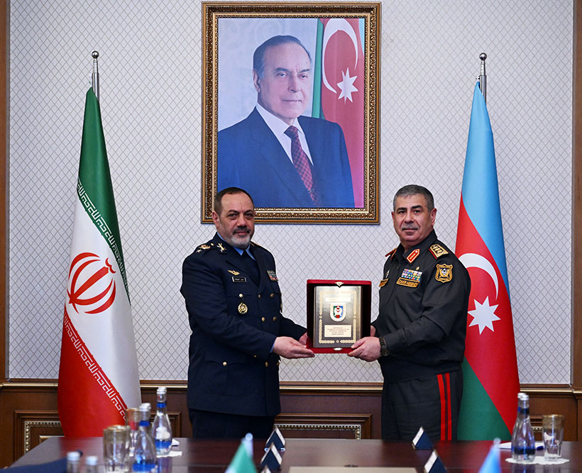 Azerbaijan's minister moots military co-op prospects with his Iranian counterpart (PHOTO)