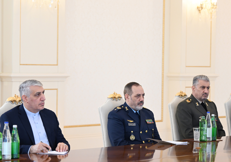 President Ilham Aliyev receives Iranian delegation led by Minister of Defence and Armed Forces Logistics (PHOTO/VIDEO)