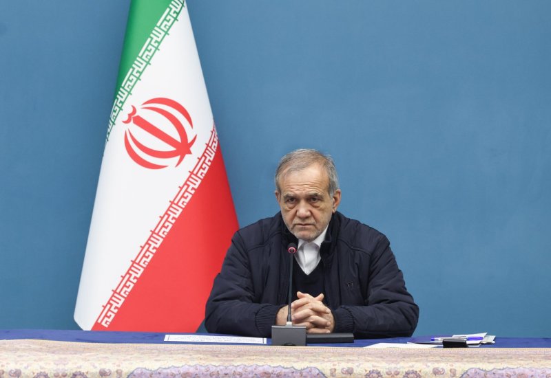Iranian President addresses leaders of neighboring countries