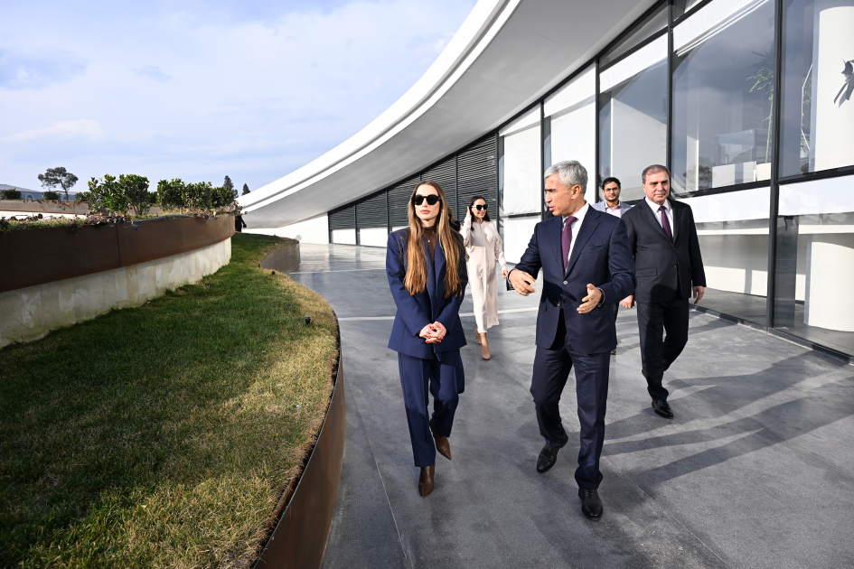 Heydar Aliyev Foundation VP Leyla Aliyeva and Alena Aliyeva visit Ganja Memorial Complex and family of National Hero Natig Gasimov (PHOTO)
