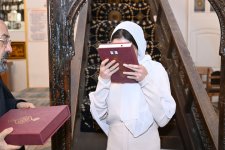 Heydar Aliyev Foundation VP Leyla Aliyeva and Alena Aliyeva visit Shah Abbas Mosque in Ganja (PHOTO)