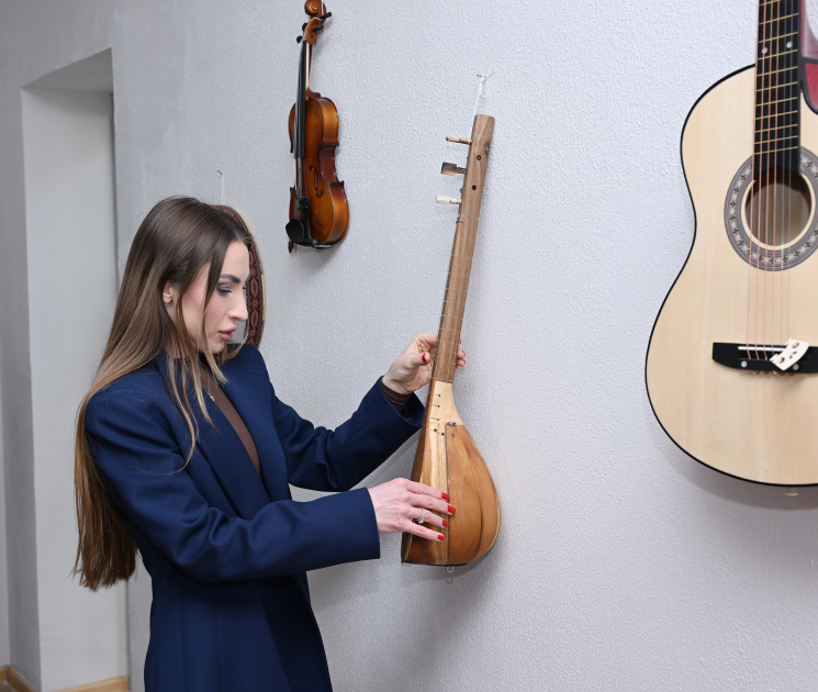 Heydar Aliyev Foundation VP Leyla Aliyeva and Alena Aliyeva visit STEAM center and Secondary School No. 37 in Ganja (PHOTO)