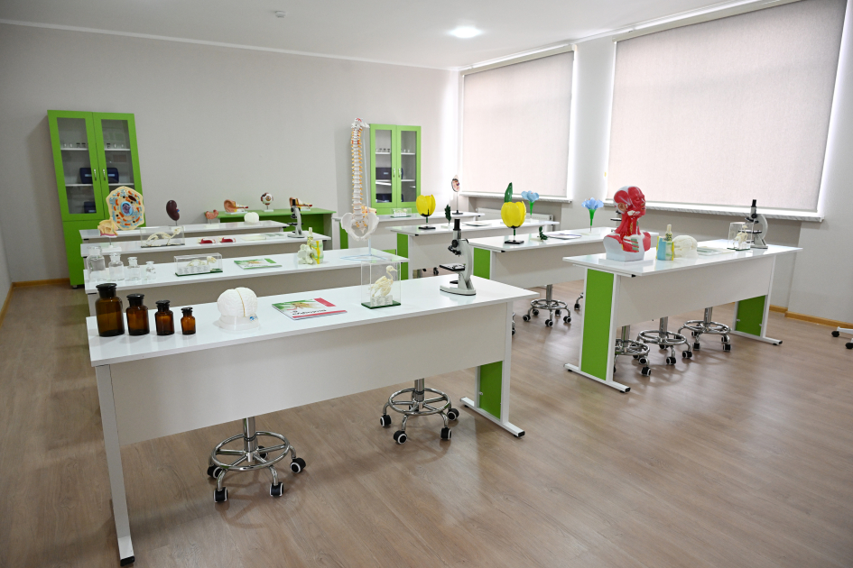 Heydar Aliyev Foundation VP Leyla Aliyeva and Alena Aliyeva visit STEAM center and Secondary School No. 37 in Ganja (PHOTO)