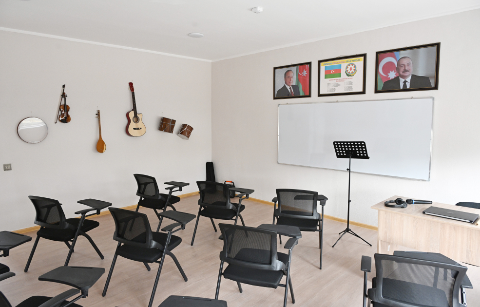 Heydar Aliyev Foundation VP Leyla Aliyeva and Alena Aliyeva visit STEAM center and Secondary School No. 37 in Ganja (PHOTO)