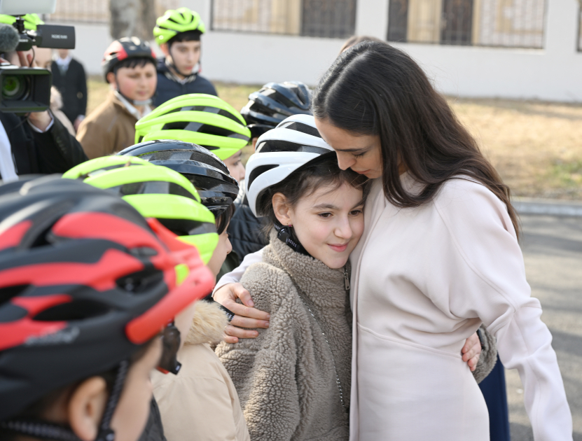 Heydar Aliyev Foundation VP Leyla Aliyeva and Alena Aliyeva visit STEAM center and Secondary School No. 37 in Ganja (PHOTO)
