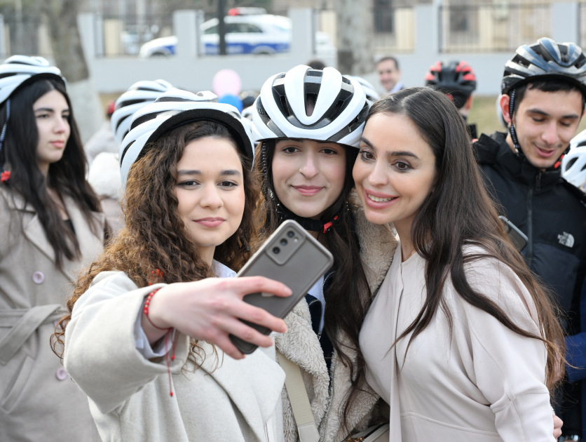 Heydar Aliyev Foundation VP Leyla Aliyeva and Alena Aliyeva visit STEAM center and Secondary School No. 37 in Ganja (PHOTO)