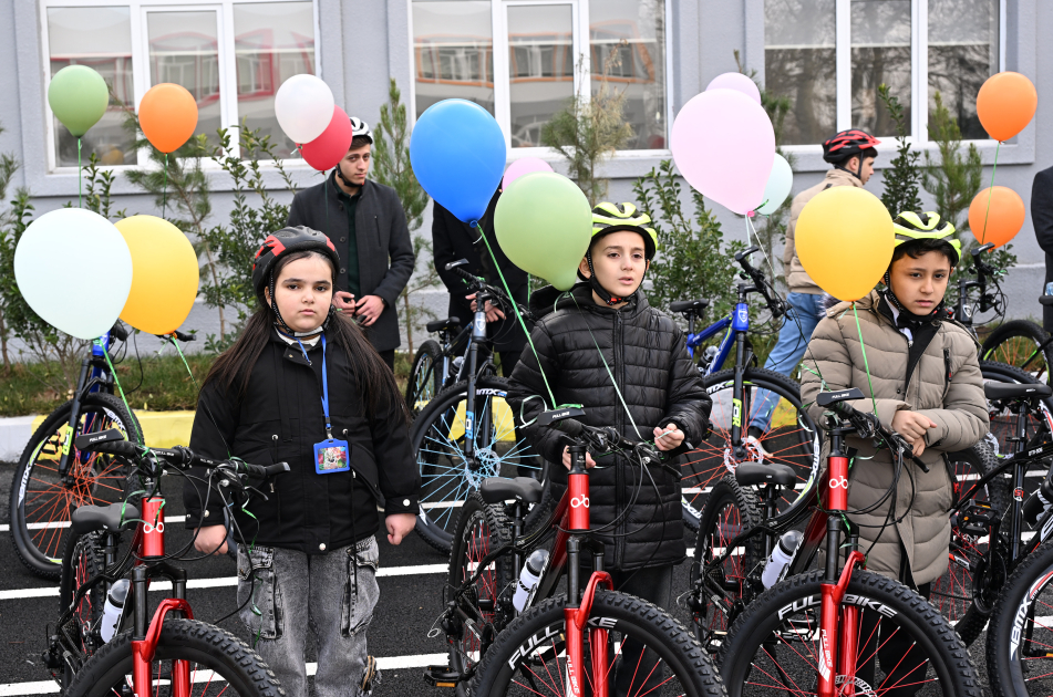 Heydar Aliyev Foundation VP Leyla Aliyeva and Alena Aliyeva visit STEAM center and Secondary School No. 37 in Ganja (PHOTO)