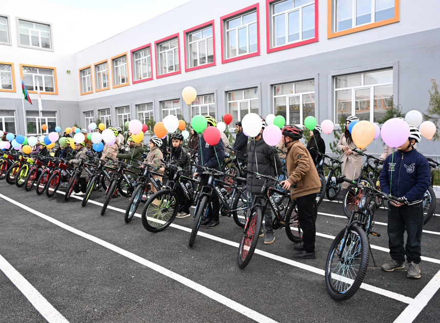 Heydar Aliyev Foundation VP Leyla Aliyeva and Alena Aliyeva visit STEAM center and Secondary School No. 37 in Ganja (PHOTO)