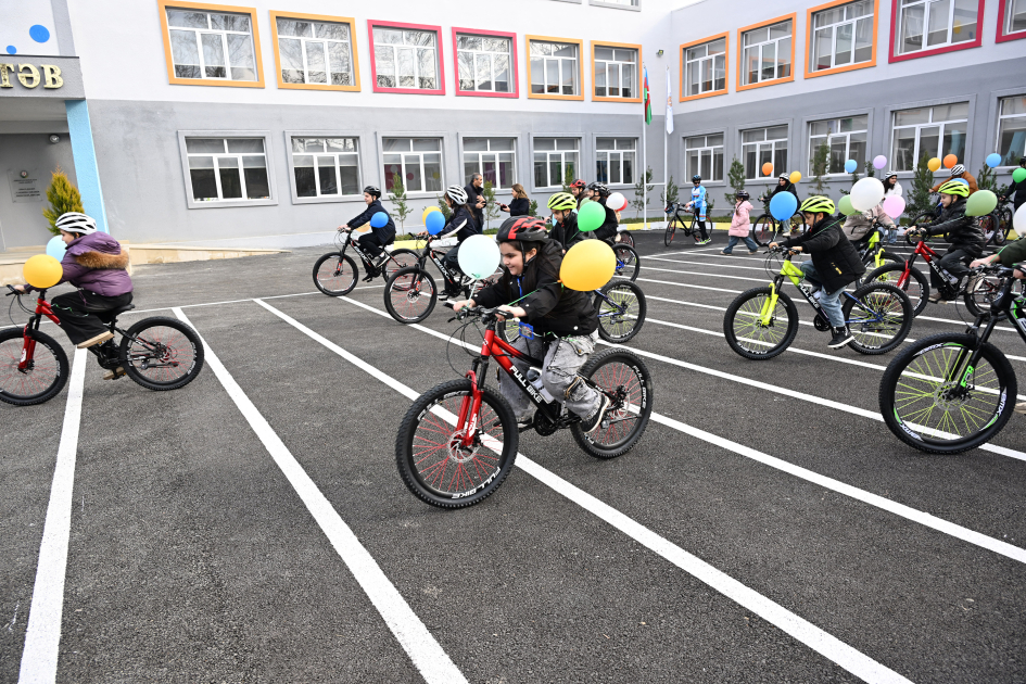 Heydar Aliyev Foundation VP Leyla Aliyeva and Alena Aliyeva visit STEAM center and Secondary School No. 37 in Ganja (PHOTO)