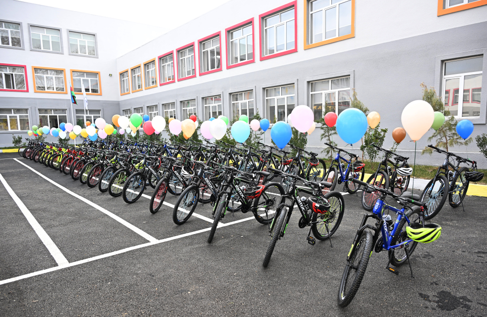 Heydar Aliyev Foundation VP Leyla Aliyeva and Alena Aliyeva visit STEAM center and Secondary School No. 37 in Ganja (PHOTO)