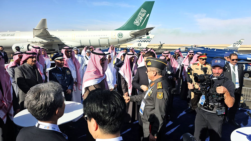 Azerbaijani delegation steals spotlight at World Defense Show (PHOTO)