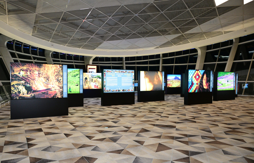 Leyla Aliyeva visits "Rising Light" exhibition by world-renowned photojournalist Reza Deghati in Baku (PHOTO)