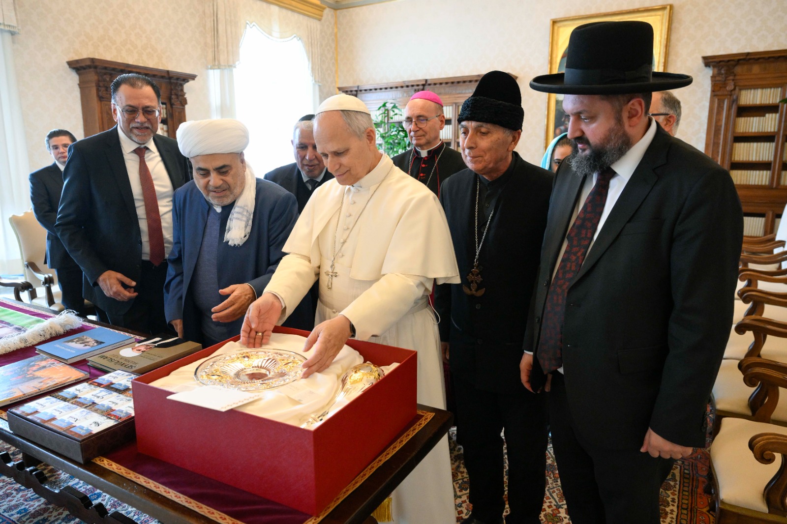 Chairman of Caucasus Muslims Office meets with Pope Leo XIV in Vatican (PHOTO)
