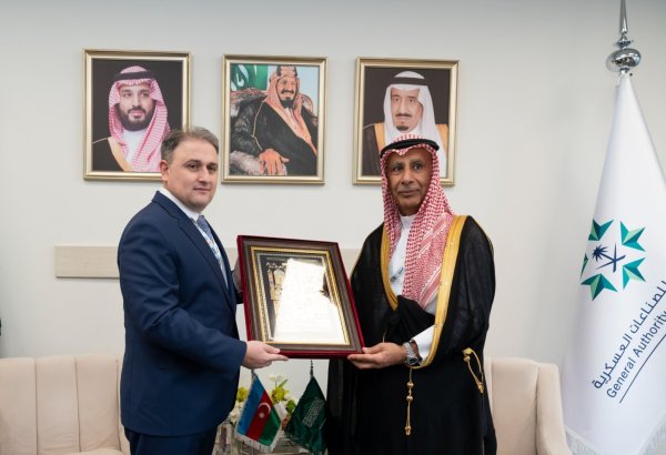 Azerbaijan engages in active discussions at military exhibition in Riyadh (PHOTO)