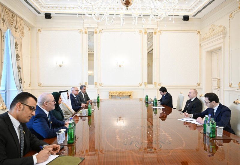 President Ilham Aliyev receives delegation headed by President of Arab Parliament (PHOTO)