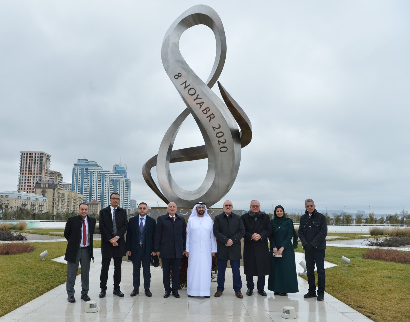 President of Arab Parliament visits Alley of Honors and Victory Park in Baku (PHOTO)