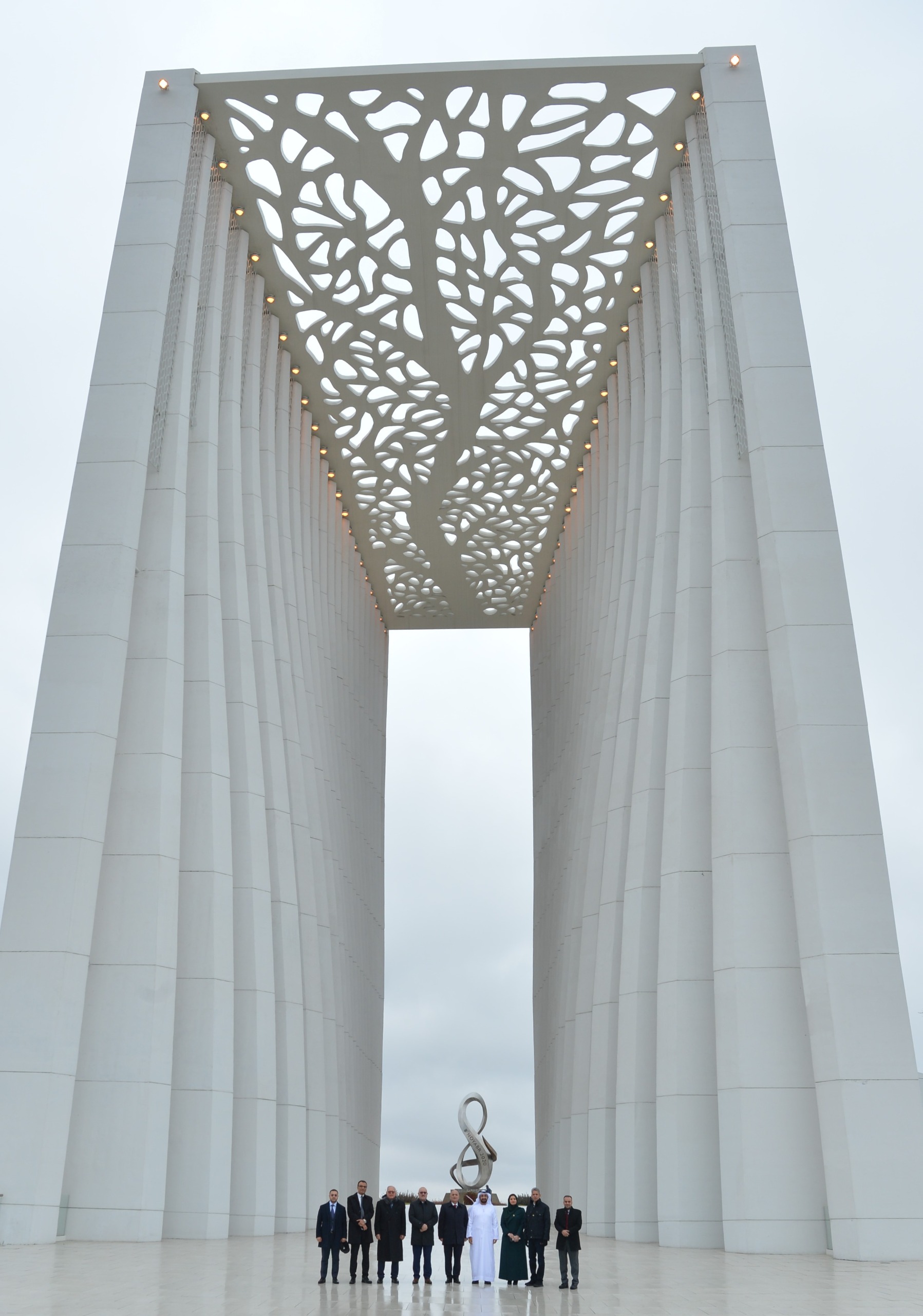 President of Arab Parliament visits Alley of Honors and Victory Park in Baku (PHOTO)