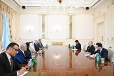 President Ilham Aliyev receives delegation of Arab Parliament led by its President (PHOTO/VIDEO)