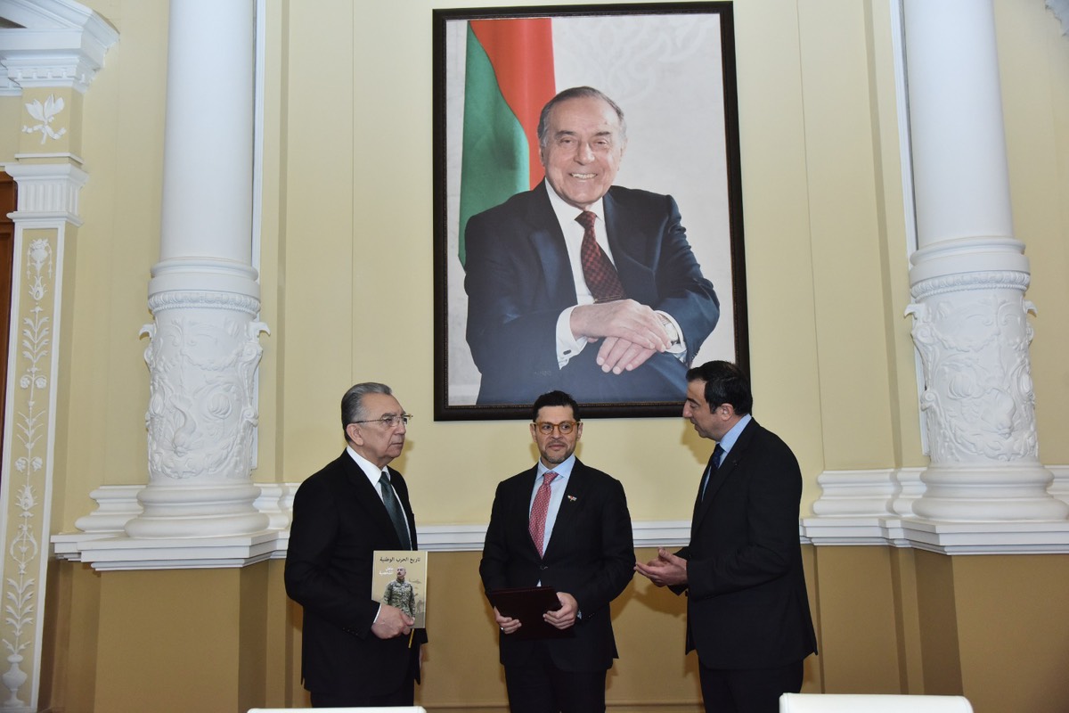 Baku, Abu Dhabi sign MoU on twinning relations (PHOTO)