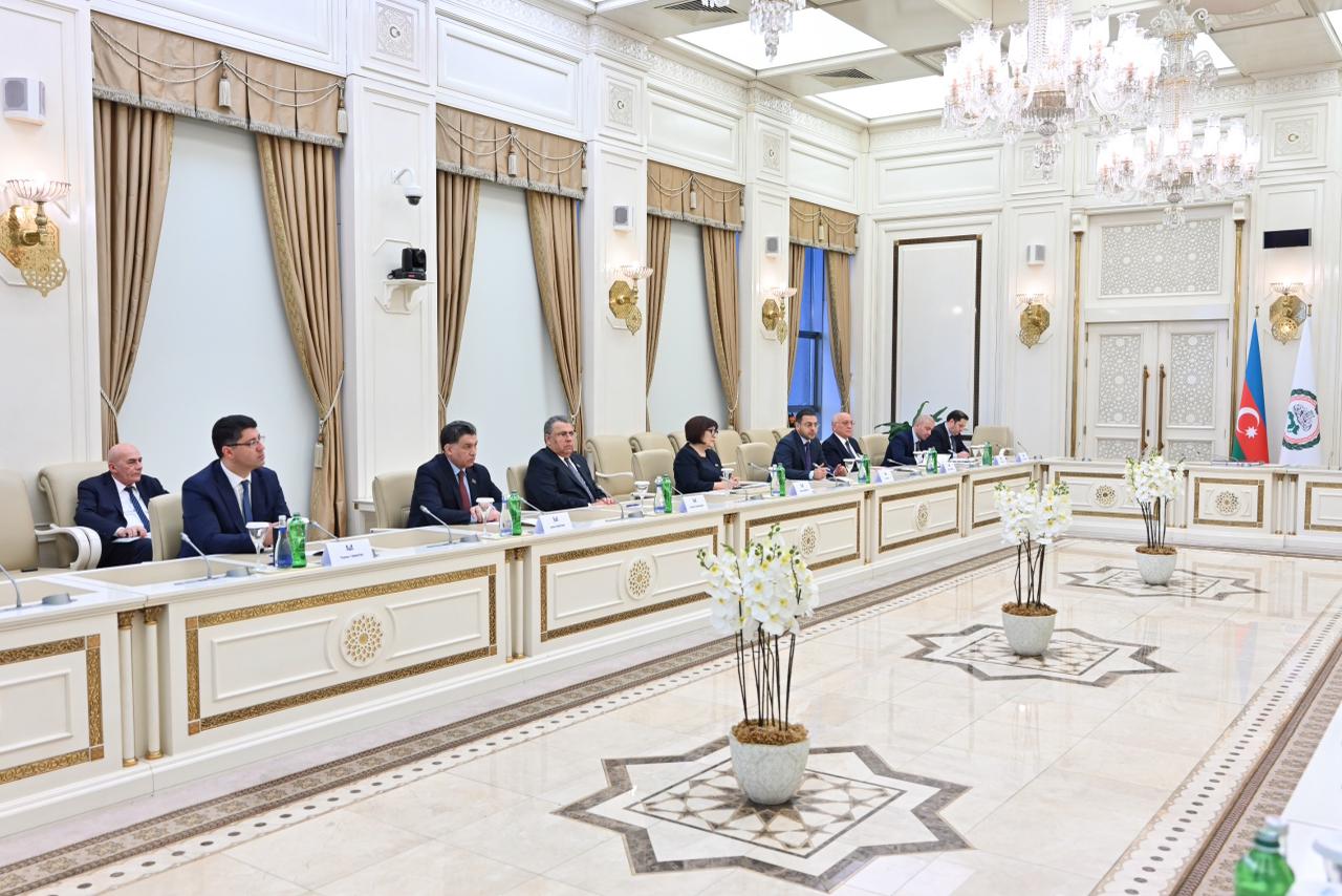 Speaker of Azerbaijani Parliament meets with President of Arab Parliament (PHOTO)
