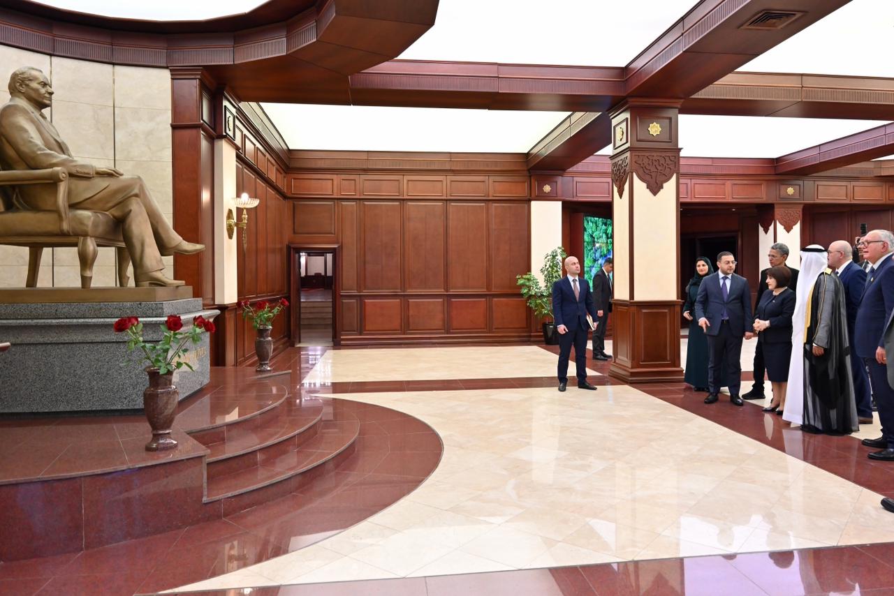 Speaker of Azerbaijani Parliament meets with President of Arab Parliament (PHOTO)