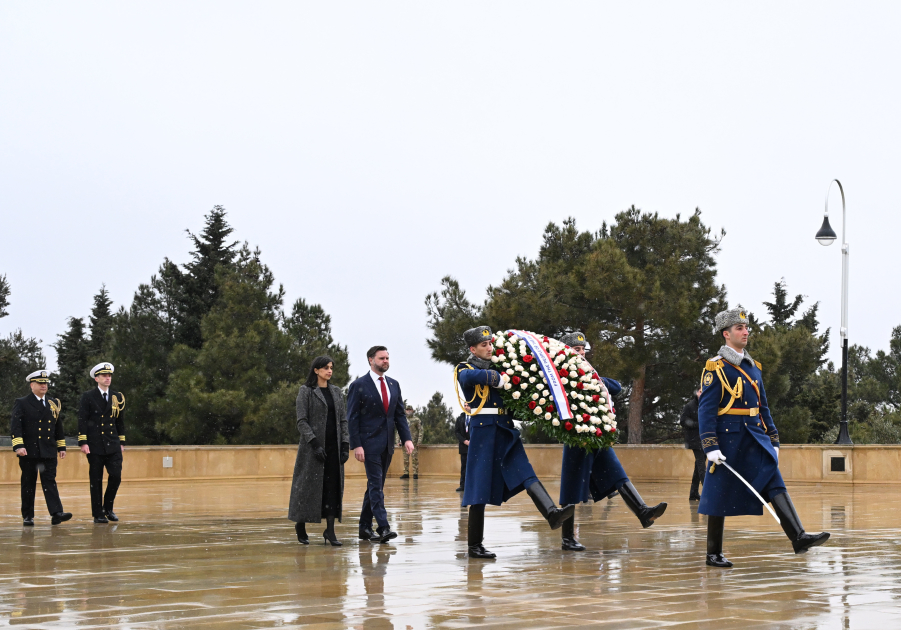 U.S. Vice President JD Vance pays tribute to Azerbaijani martyrs in Baku (PHOTO)